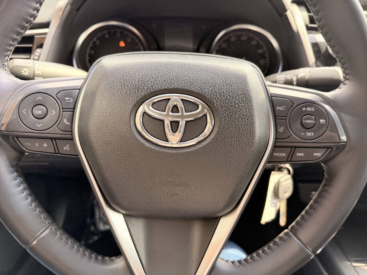 Used 2018 Toyota Camry SE FWD image 23
