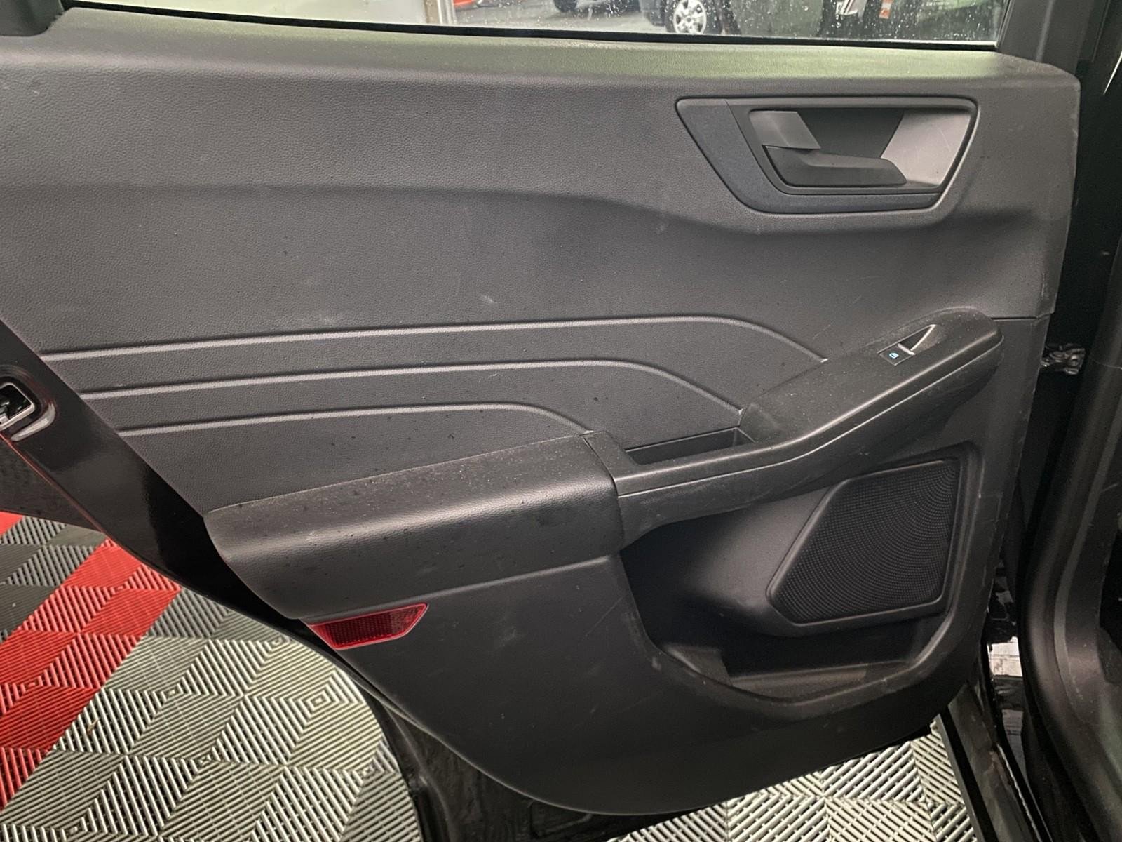 Used 2022 Ford Escape SE image 16