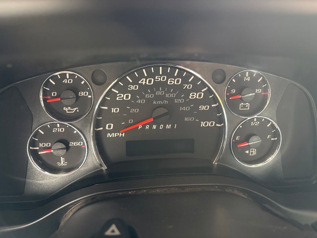 Used 2018 Chevrolet Express 2500 w/ Driver Convenience Package RWD image 11
