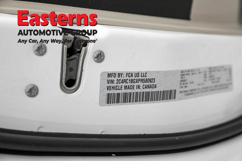 Used 2023 Chrysler Pacifica Touring-L FWD image 35