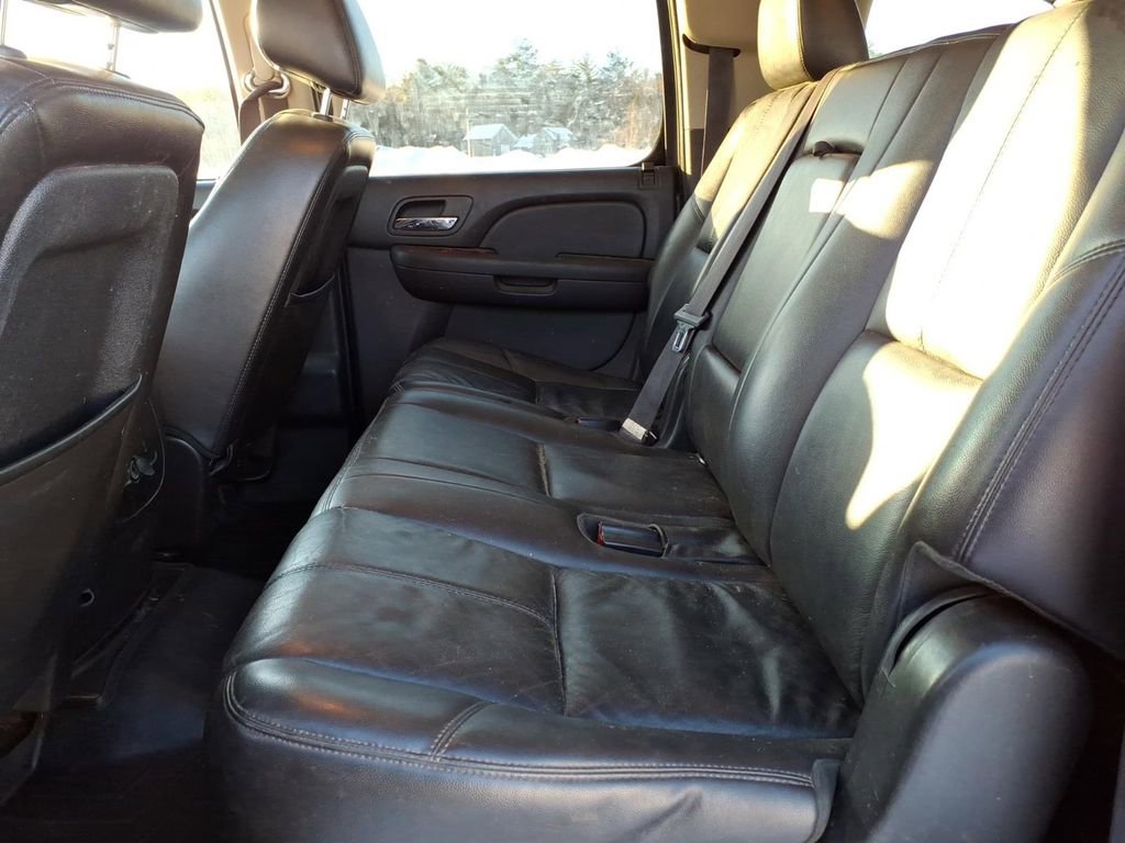 Used 2012 Chevrolet Suburban LT image 18