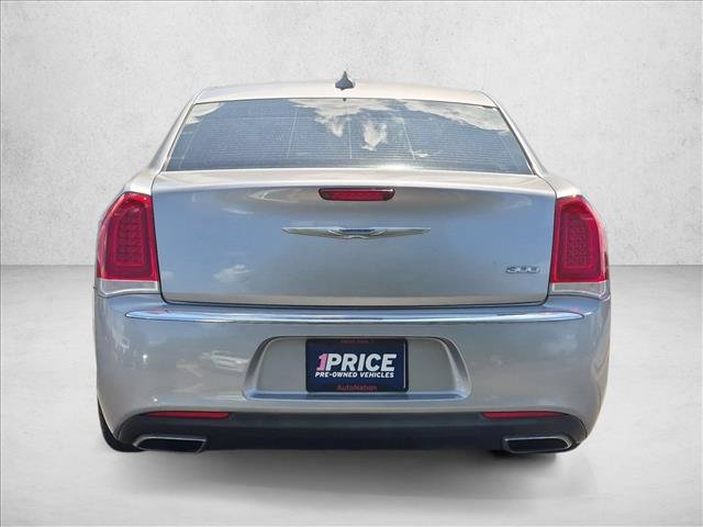 Used 2017 Chrysler 300 Limited RWD image 7