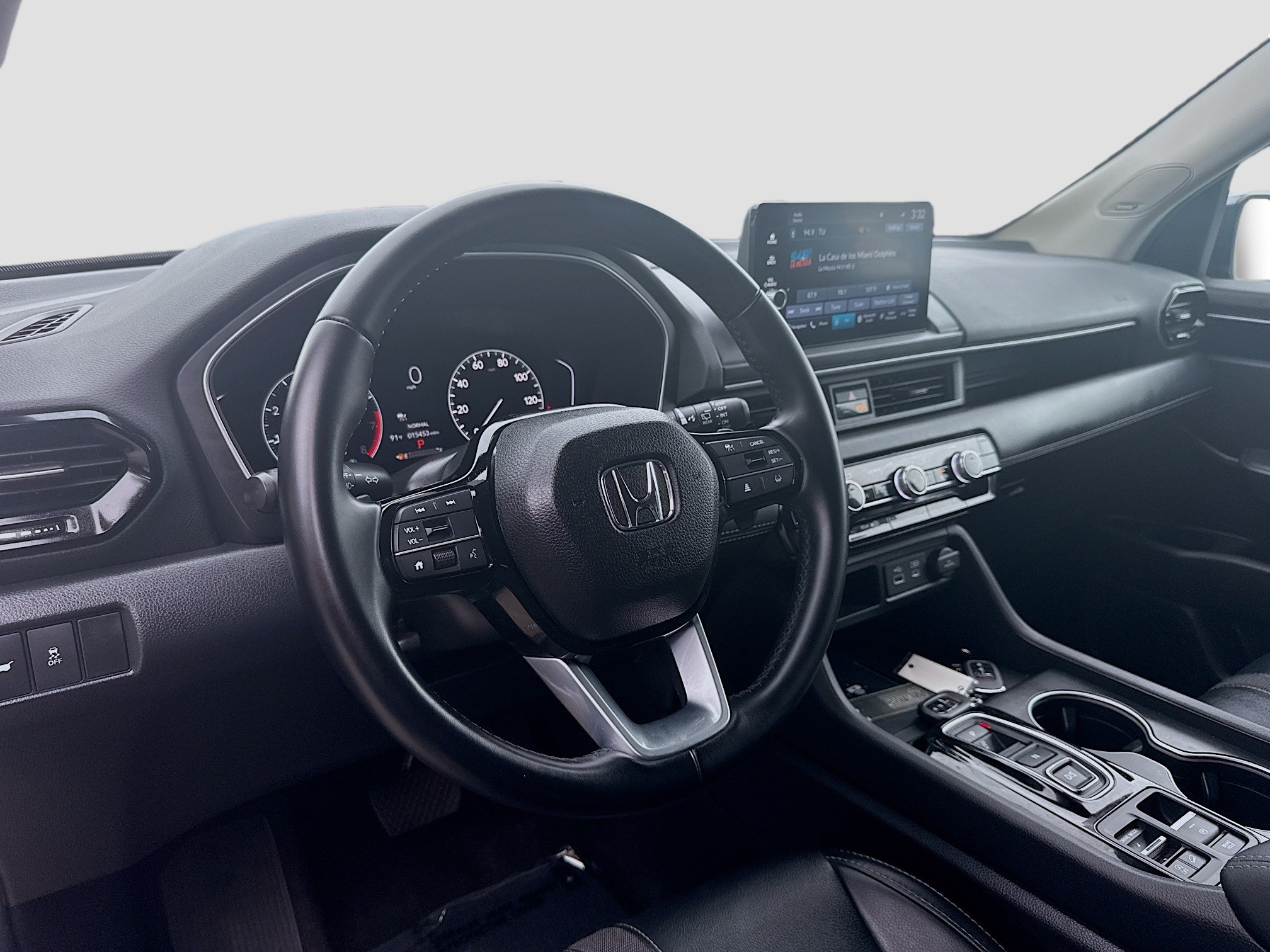 Certified 2025 Honda Pilot Touring image 9