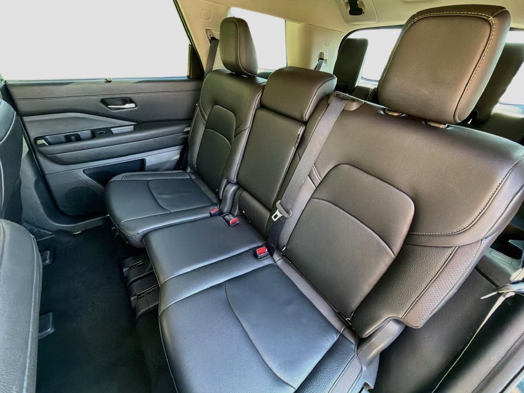 Used 2025 Nissan Pathfinder SL AWD/4WD image 26