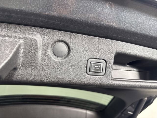 Used 2020 Chevrolet Equinox LT w/ Sport Edition image 15