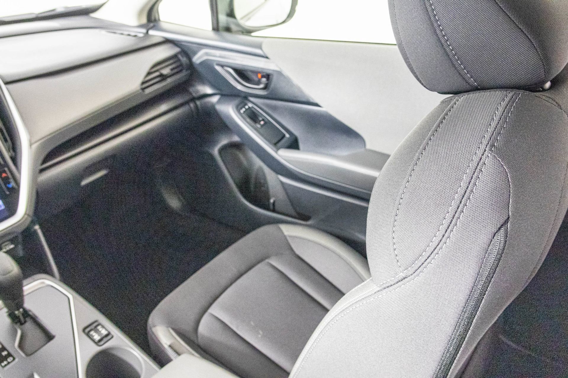 Used 2025 Subaru Crosstrek 2.0i Premium image 33