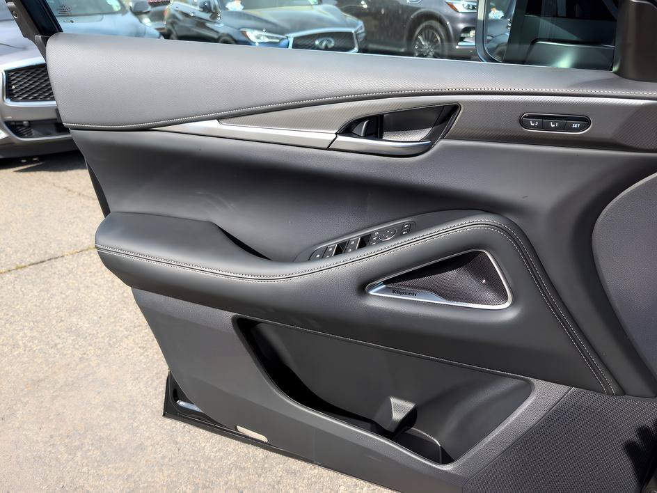 Certified 2026 INFINITI QX60 Luxe FWD image 9
