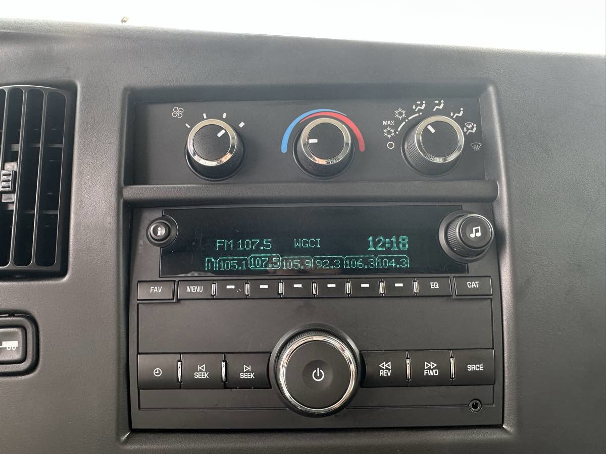 Used 2015 Chevrolet Express 2500 image 20