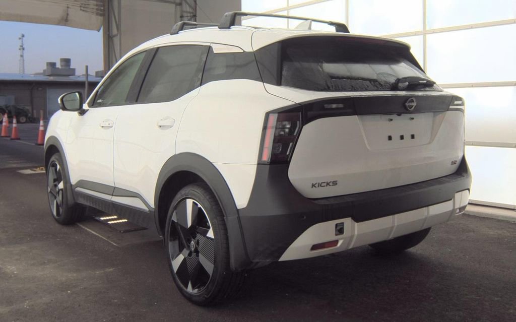 Used 2025 Nissan Kicks SR FWD image 6