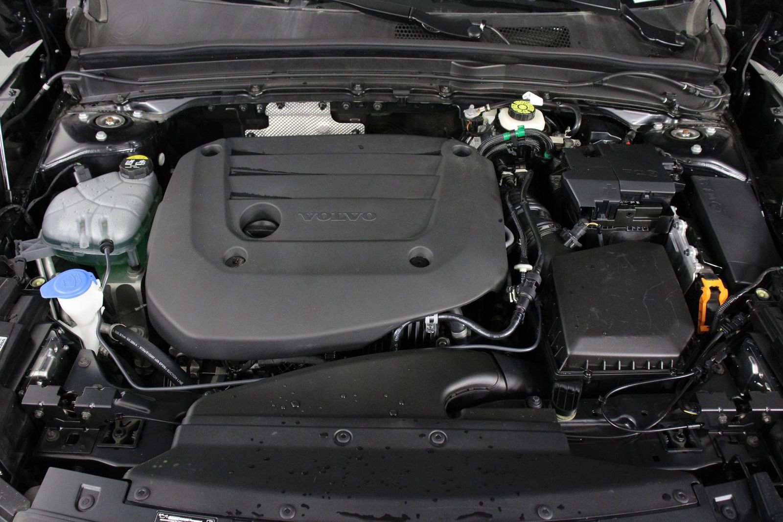 Used 2025 Volvo XC40 B5 Plus image 24