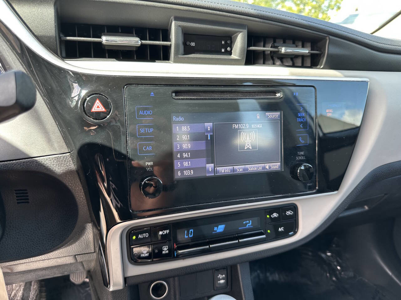 Used 2019 Toyota Corolla LE FWD image 24