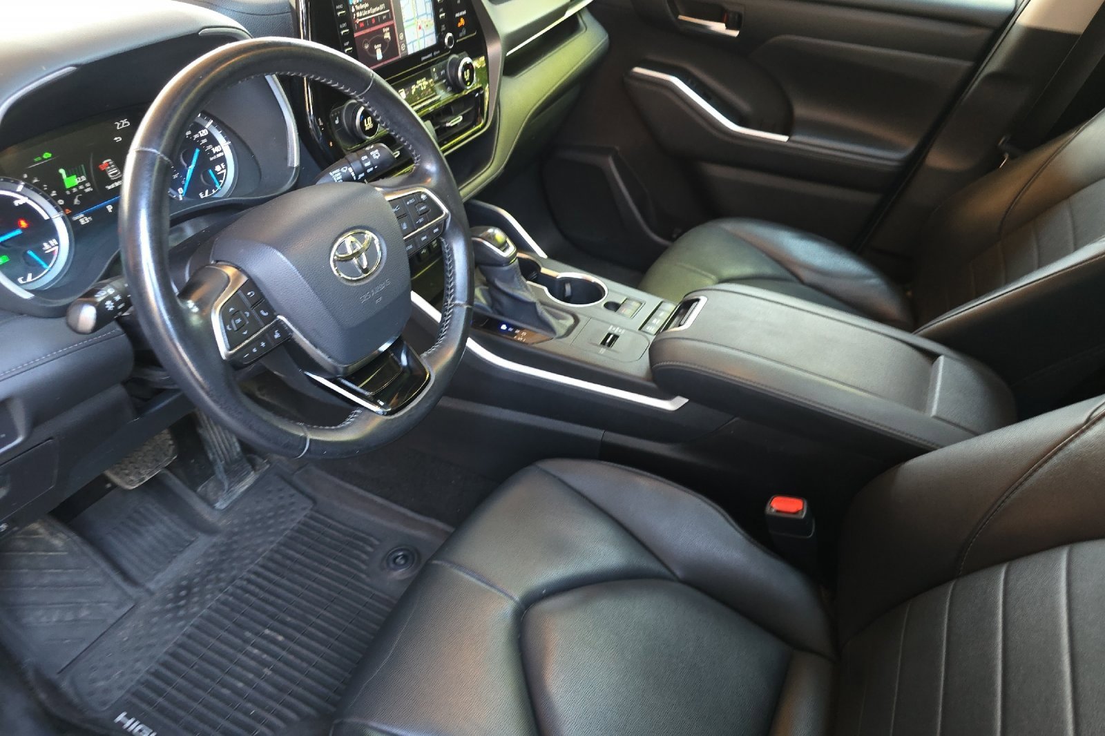 Used 2020 Toyota Highlander XLE image 11