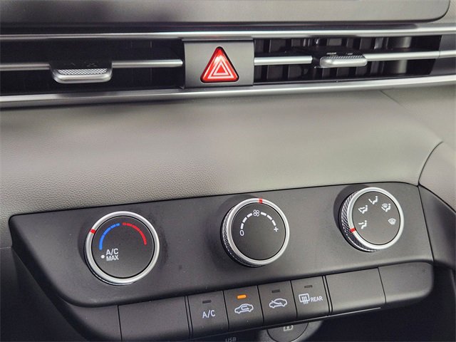 Certified 2025 Hyundai Elantra SE image 22