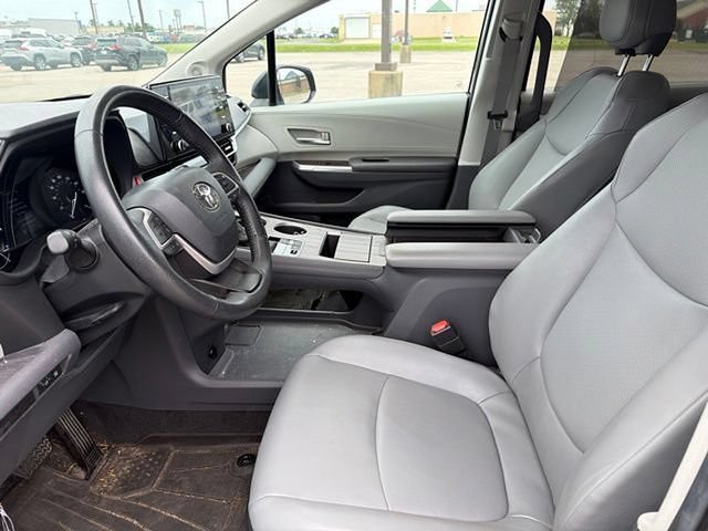 Certified 2024 Toyota Sienna XLE w/ XLE Plus Package FWD image 5