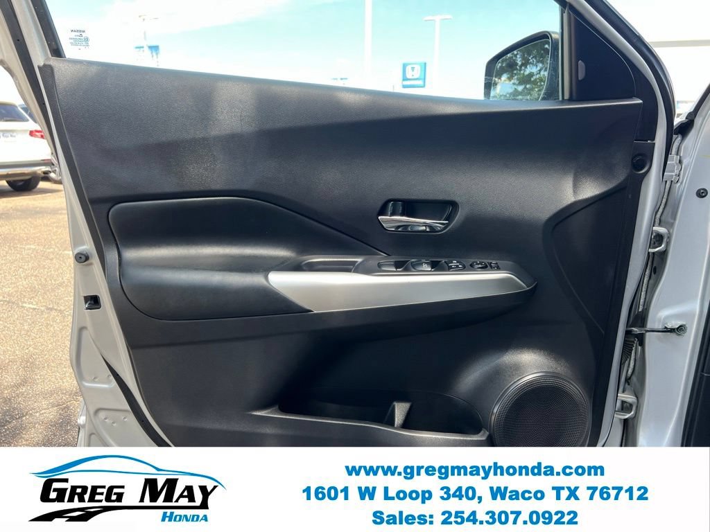 Used 2019 Nissan Kicks SR w/ SR Premium Package FWD image 22