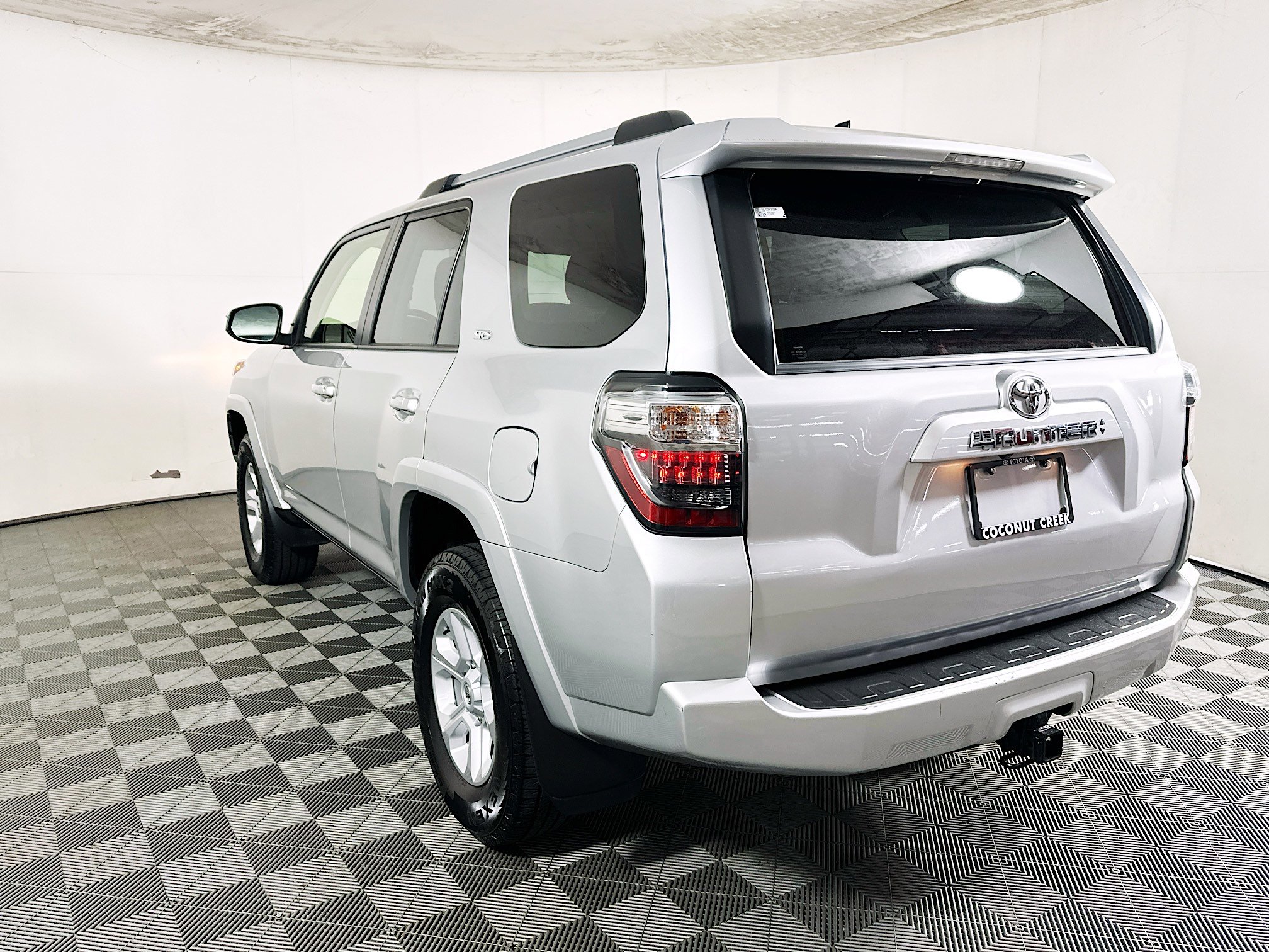 Used 2024 Toyota 4Runner SR5 AWD/4WD image 5