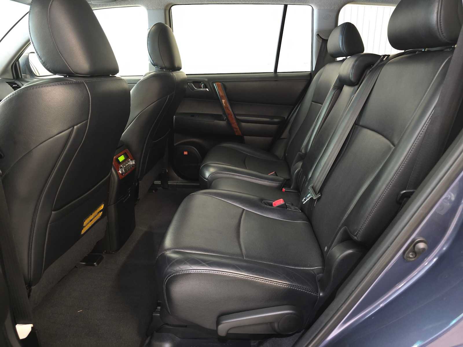Used 2013 Toyota Highlander Limited AWD/4WD image 25