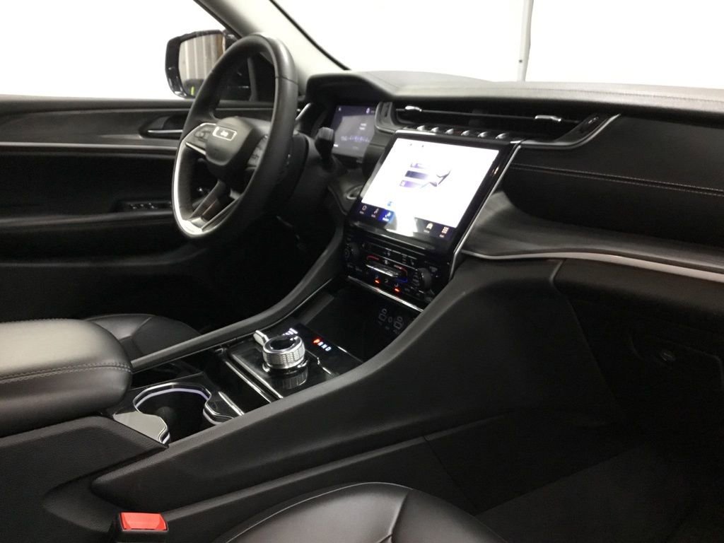 Used 2023 Jeep Grand Cherokee Limited image 23