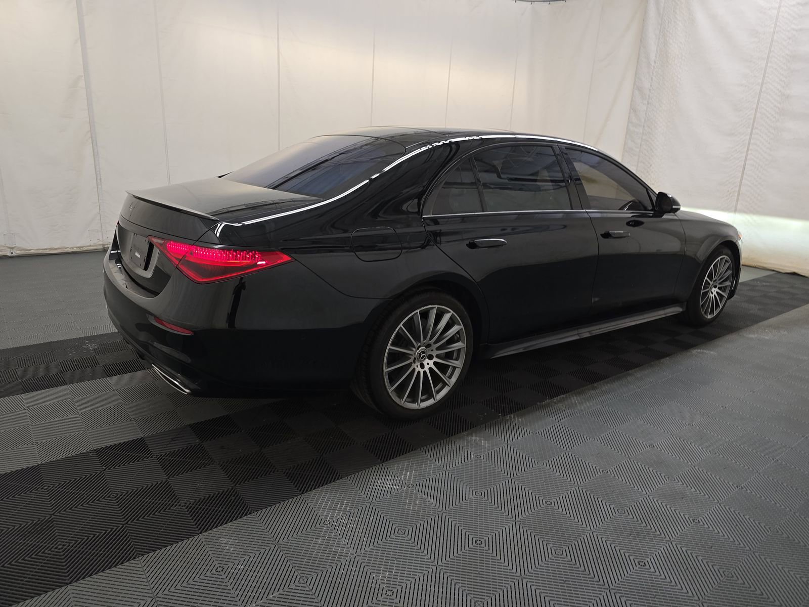 Used 2022 Mercedes-Benz S 500 4MATIC w/ AMG Line Package image 6