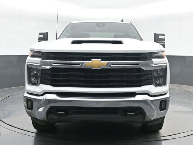 Used 2024 Chevrolet Silverado 2500 LT AWD/4WD image 3
