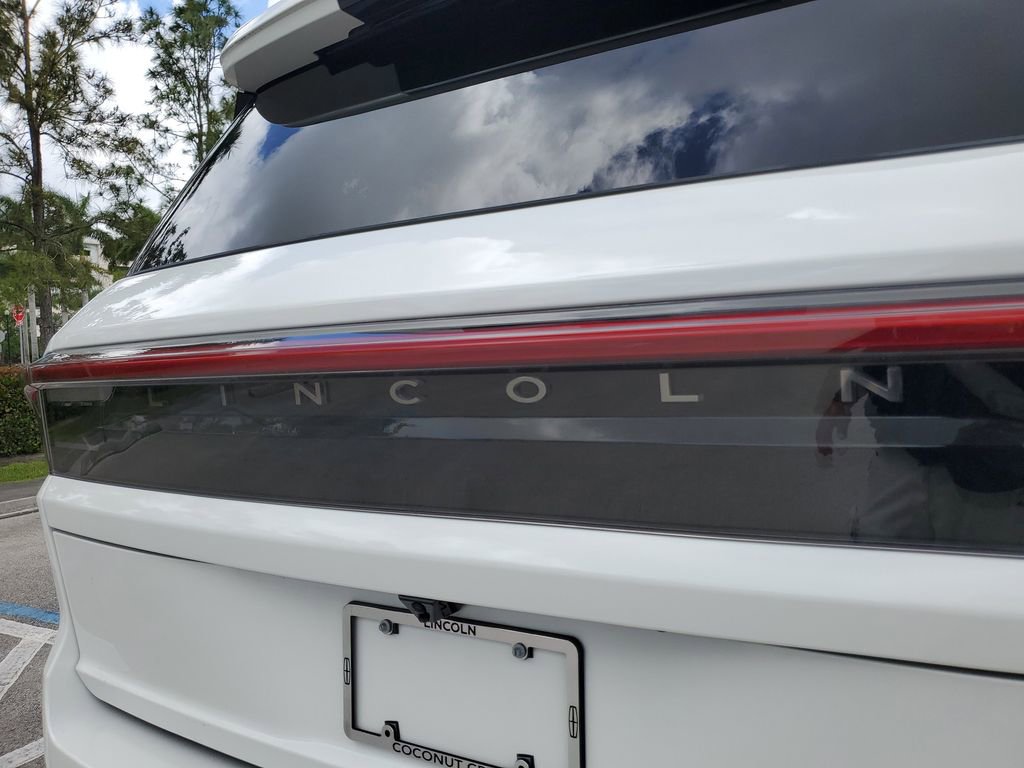 New 2026 Lincoln Navigator L Premier AWD/4WD image 5