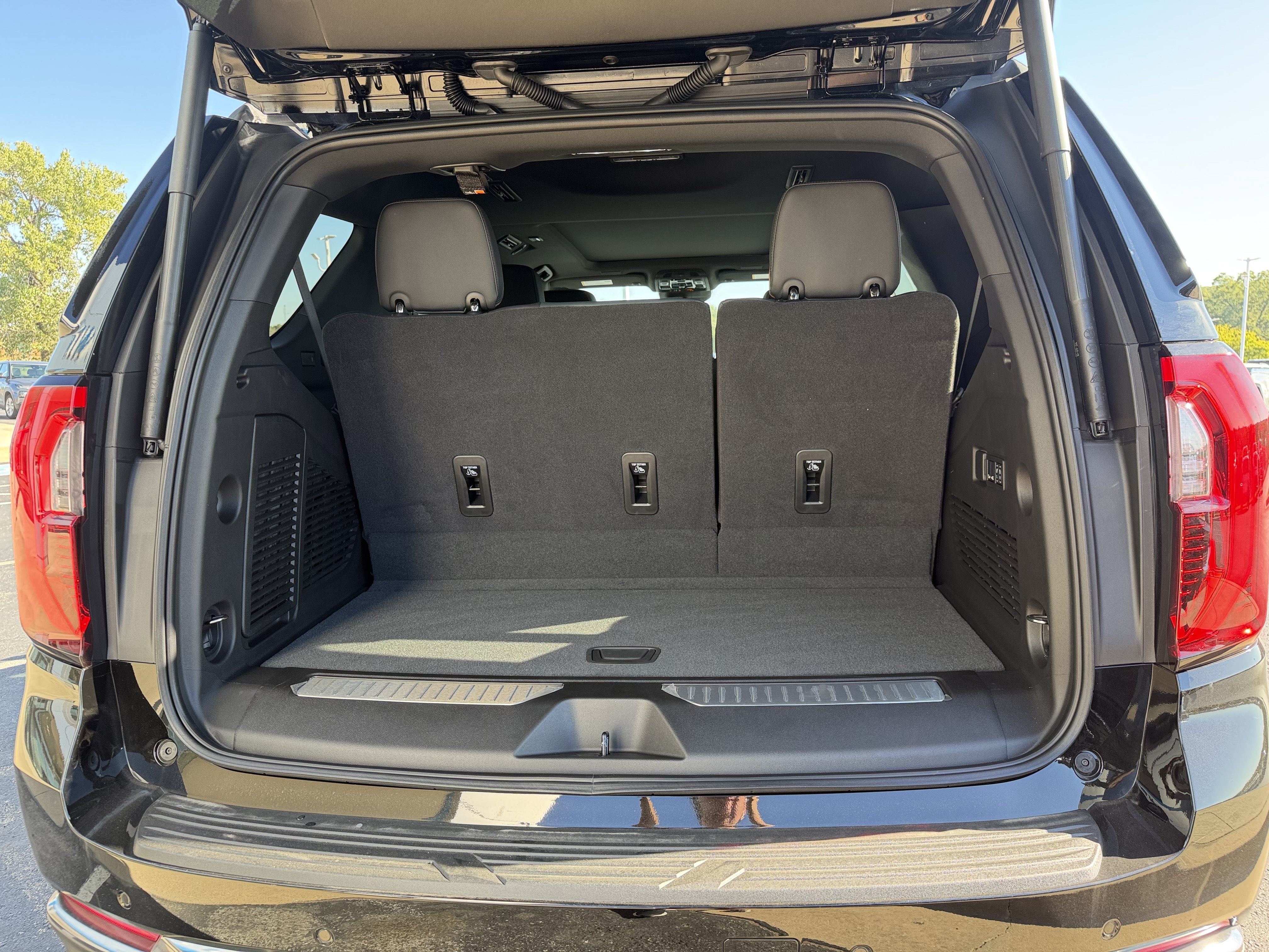New 2027 GMC Yukon AT4 w/ AT4 Premium Plus Package AWD/4WD image 7