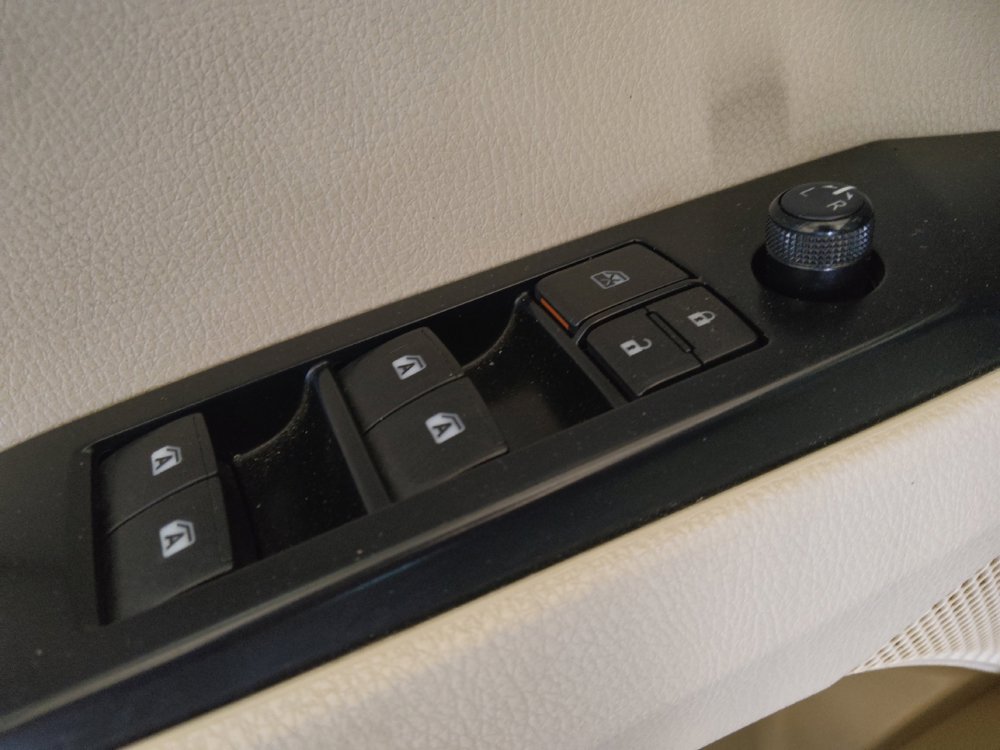 Used 2018 Toyota Camry LE w/ Convenience Package FWD image 27