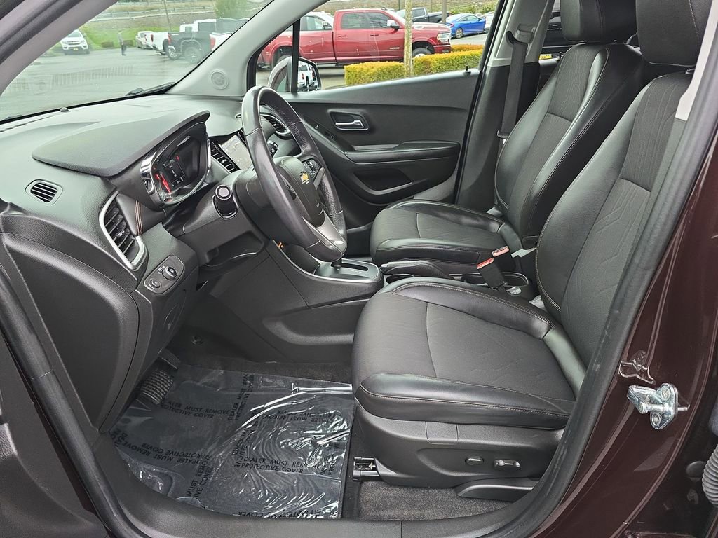 Certified 2022 Chevrolet Trax LT w/ LT Convenience Package image 21