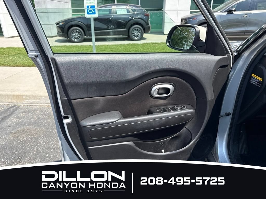 Used 2016 Kia Soul FWD image 8