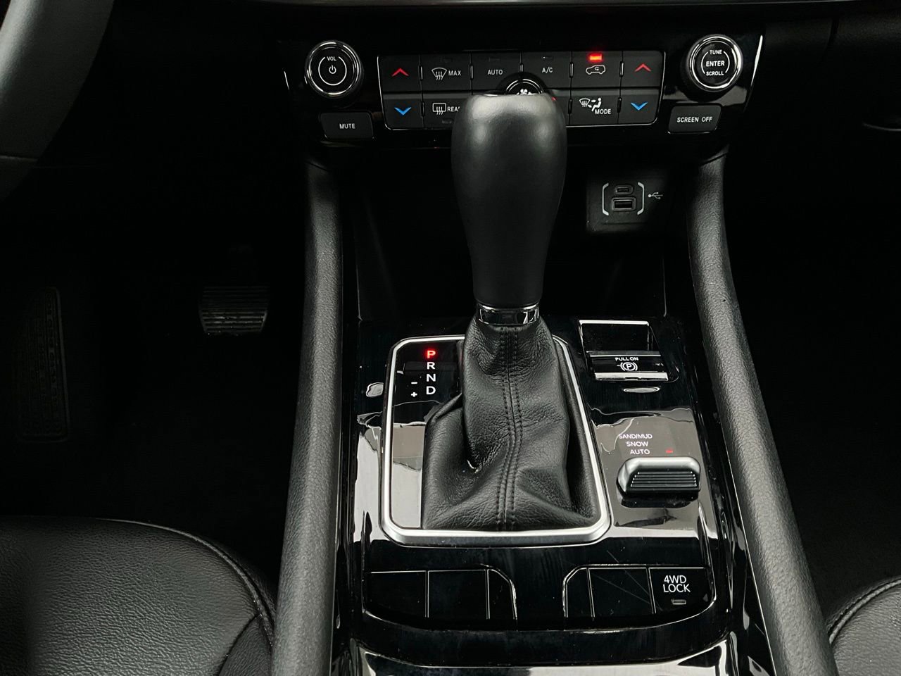 Used 2025 Jeep Compass Limited image 26