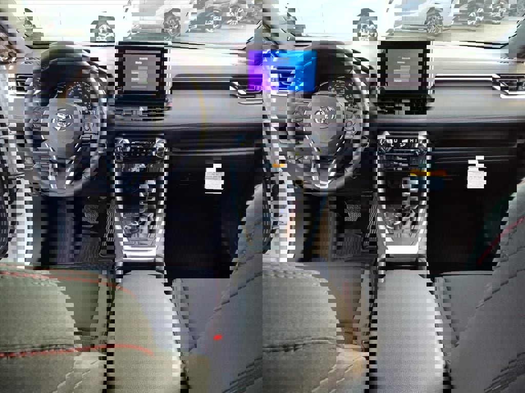 New 2025 Toyota RAV4 SE image 7
