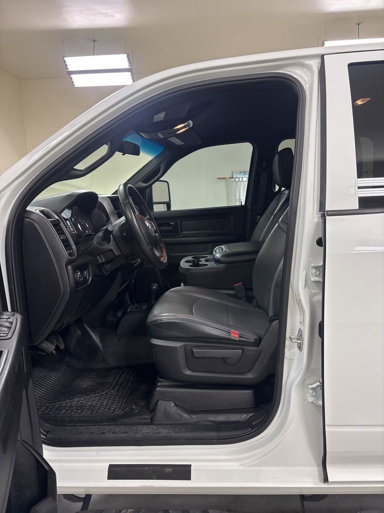 Used 2024 RAM 2500 Tradesman w/ Chrome Appearance Group AWD/4WD image 10