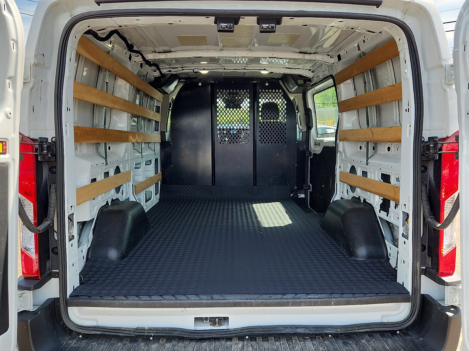 Used 2024 Ford Transit 250 Low Roof w/ Exterior Upgrade Package RWD image 26