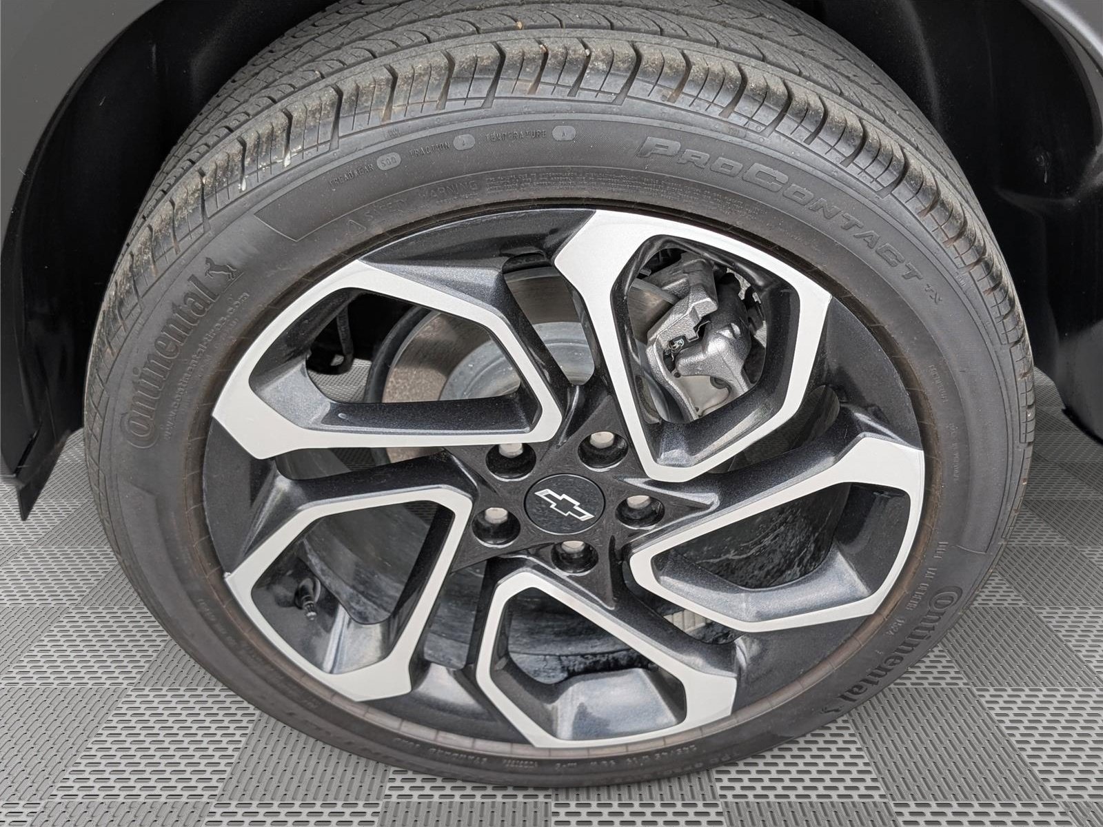Used 2025 Chevrolet Trax RS w/ Sunroof Package FWD image 11