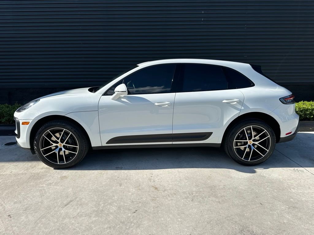 Certified 2023 Porsche Macan AWD/4WD image 2