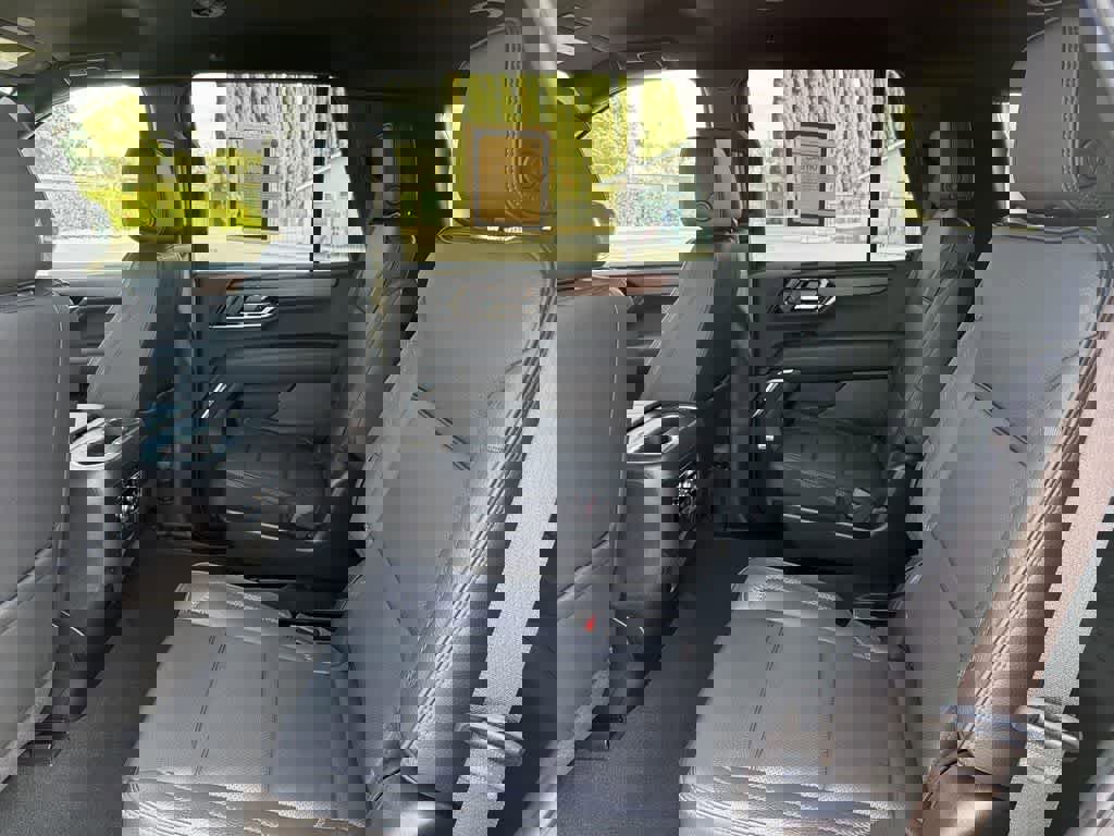 Used 2025 GMC Yukon Denali image 27