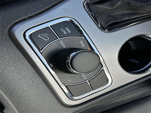 Used 2018 Jeep Grand Cherokee Limited image 23