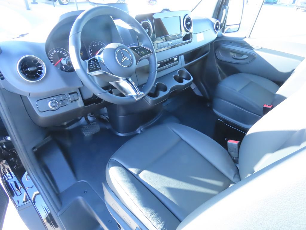 Used 2025 Mercedes-Benz Sprinter 3500 image 10