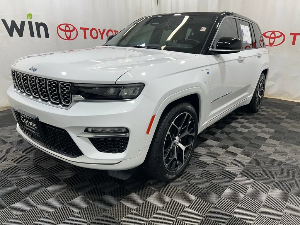 Used 2023 Jeep Grand Cherokee Summit AWD/4WD image 3