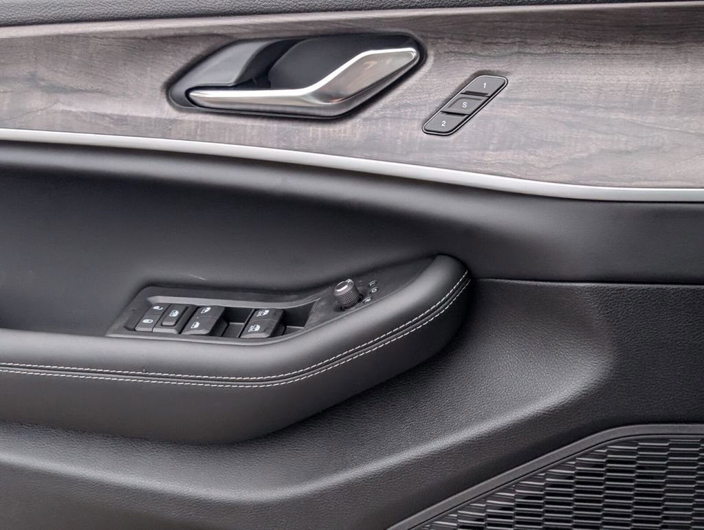 New 2025 Jeep Grand Cherokee Limited w/ Black Appearance Package image 25