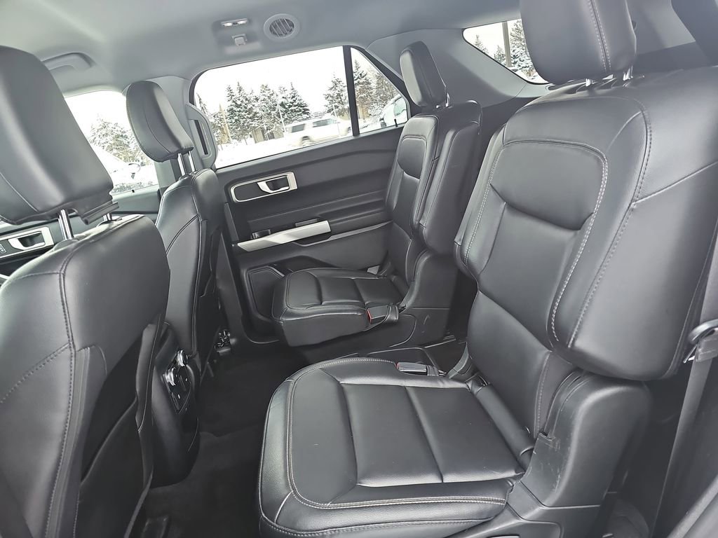 Used 2021 Ford Explorer XLT w/ Equipment Group 202A image 16