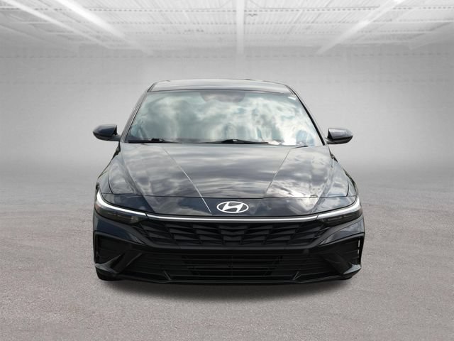 Used 2025 Hyundai Elantra Sport FWD image 2