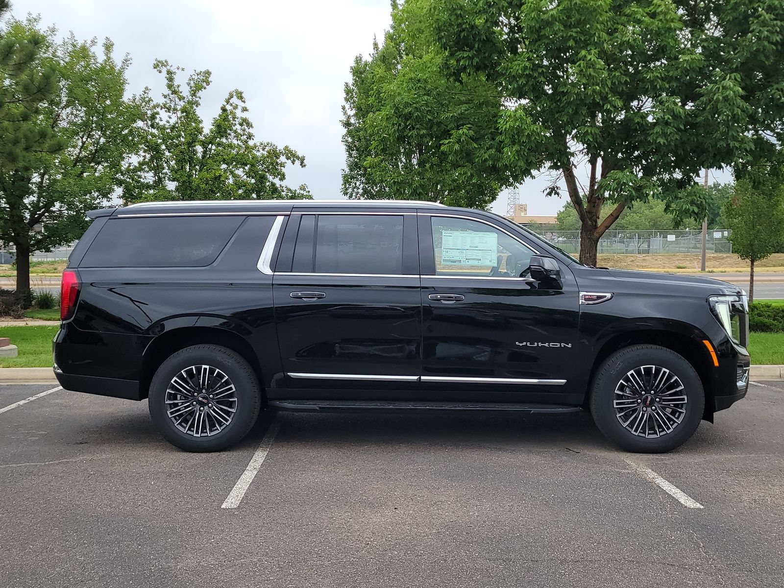 New 2026 GMC Yukon XL Elevation AWD/4WD image 2