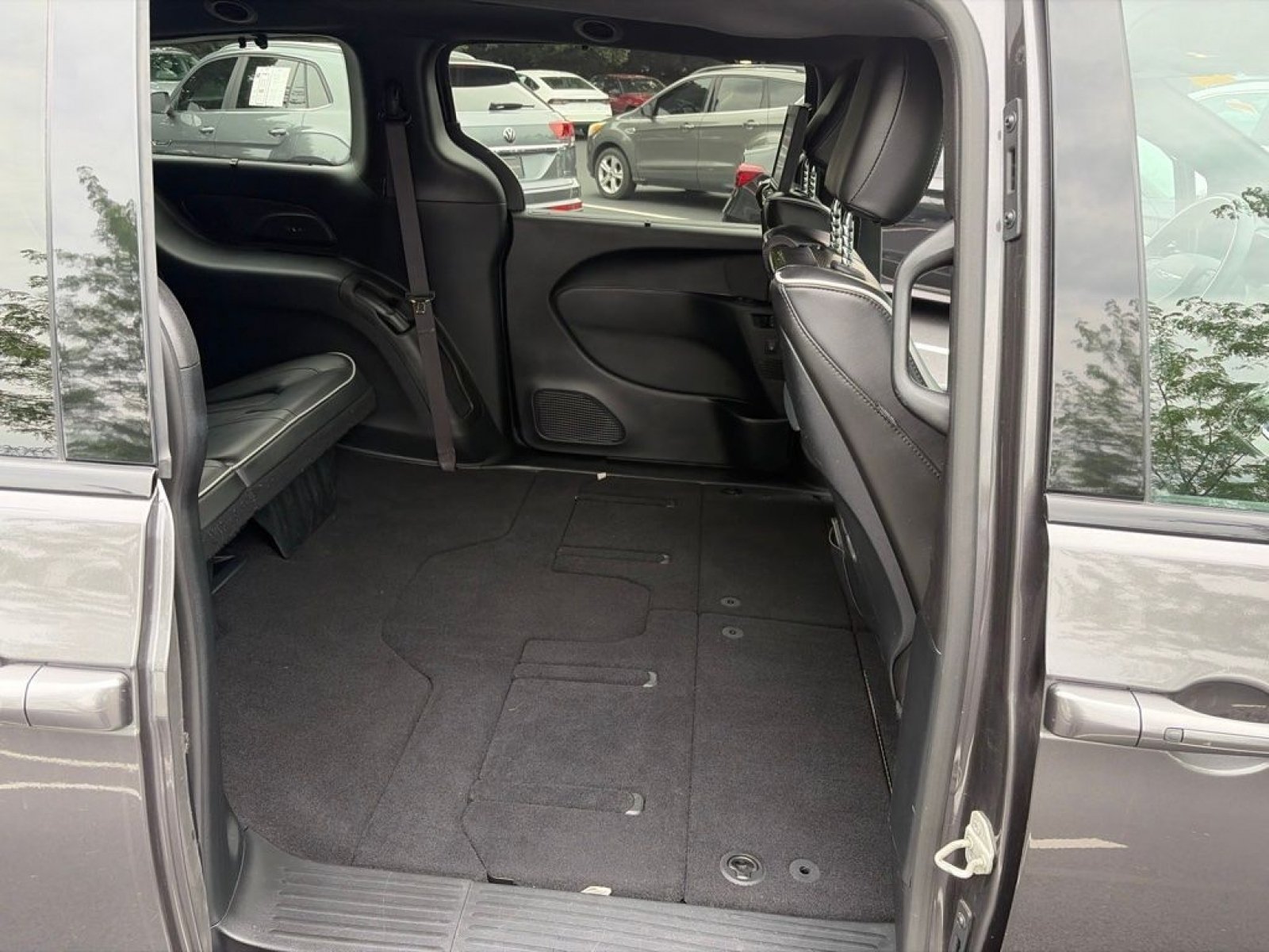Used 2020 Chrysler Pacifica Limited w/ Advanced Safetytec Group FWD image 26