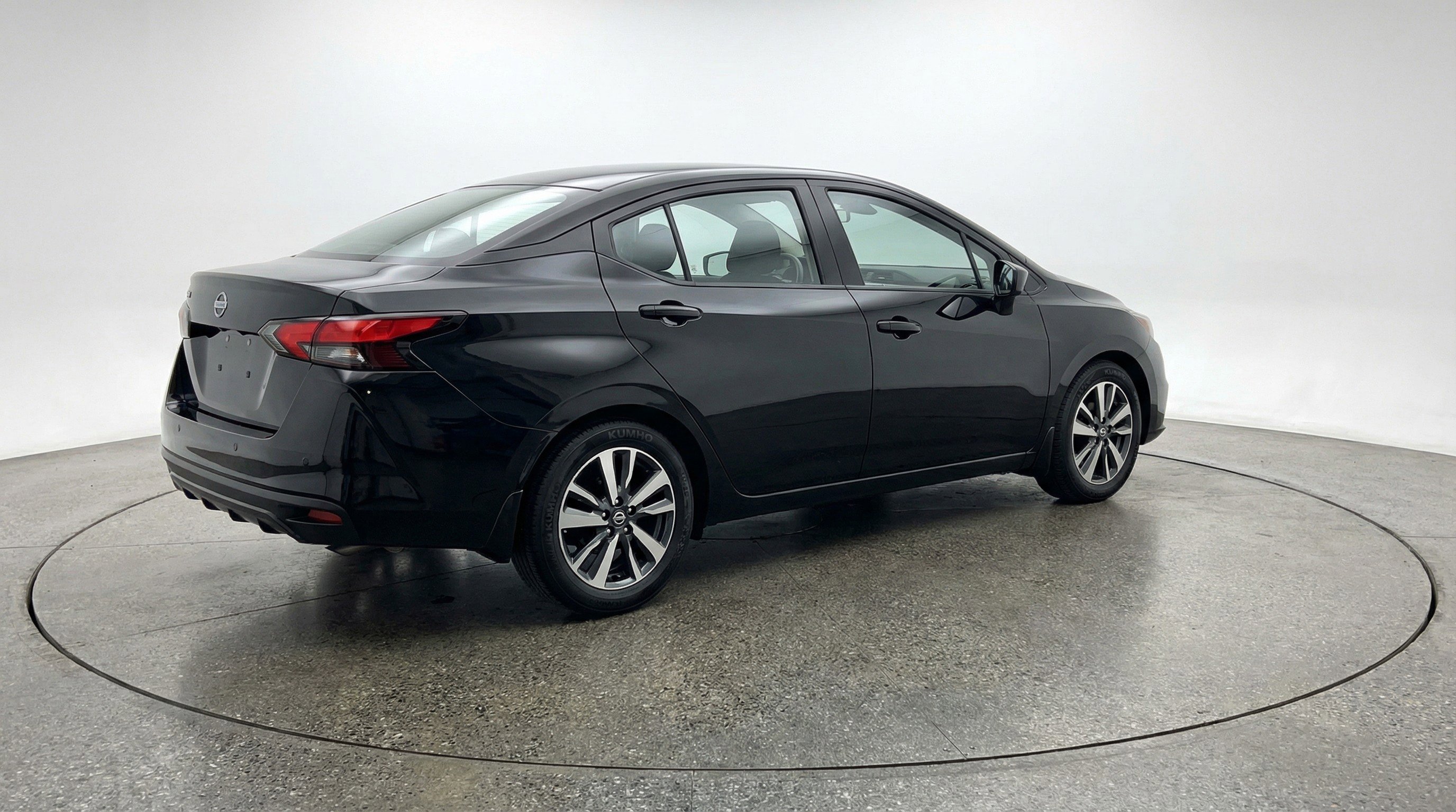 Used 2025 Nissan Versa SV image 9