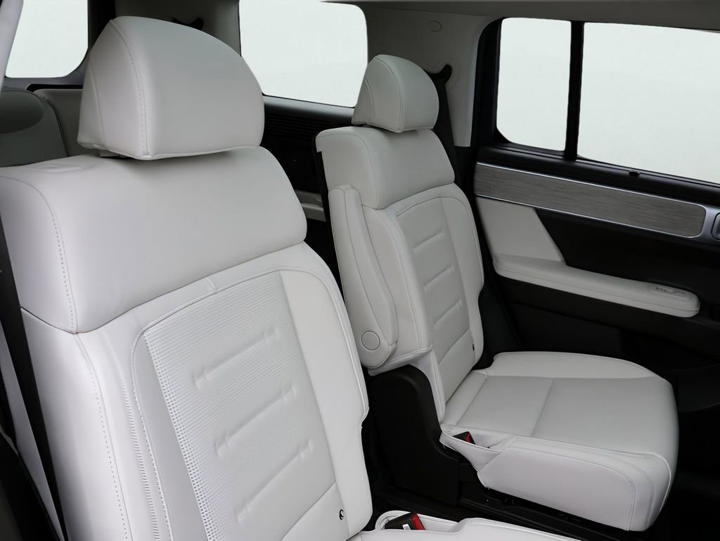 Used 2025 Hyundai Santa Fe Calligraphy AWD/4WD image 13