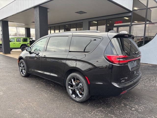 New 2026 Chrysler Pacifica Limited w/ S Appearance Package image 6
