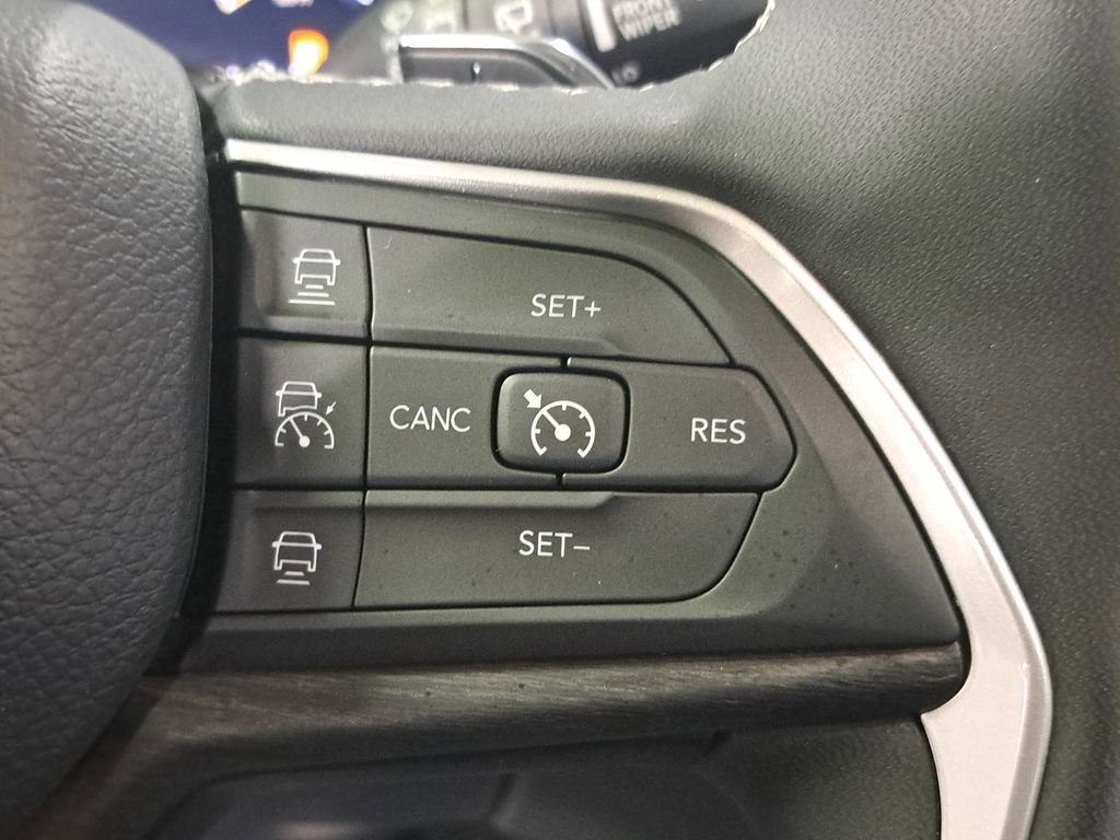 Certified 2024 Jeep Grand Cherokee Limited w/ Luxury Tech Group II image 19