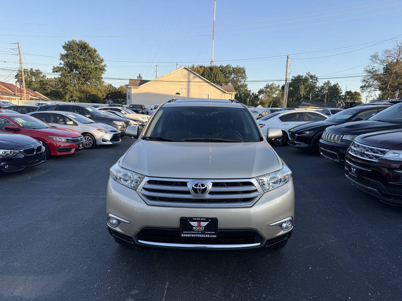 Used 2012 Toyota Highlander Limited w/ Tow Pkg AWD/4WD image 2