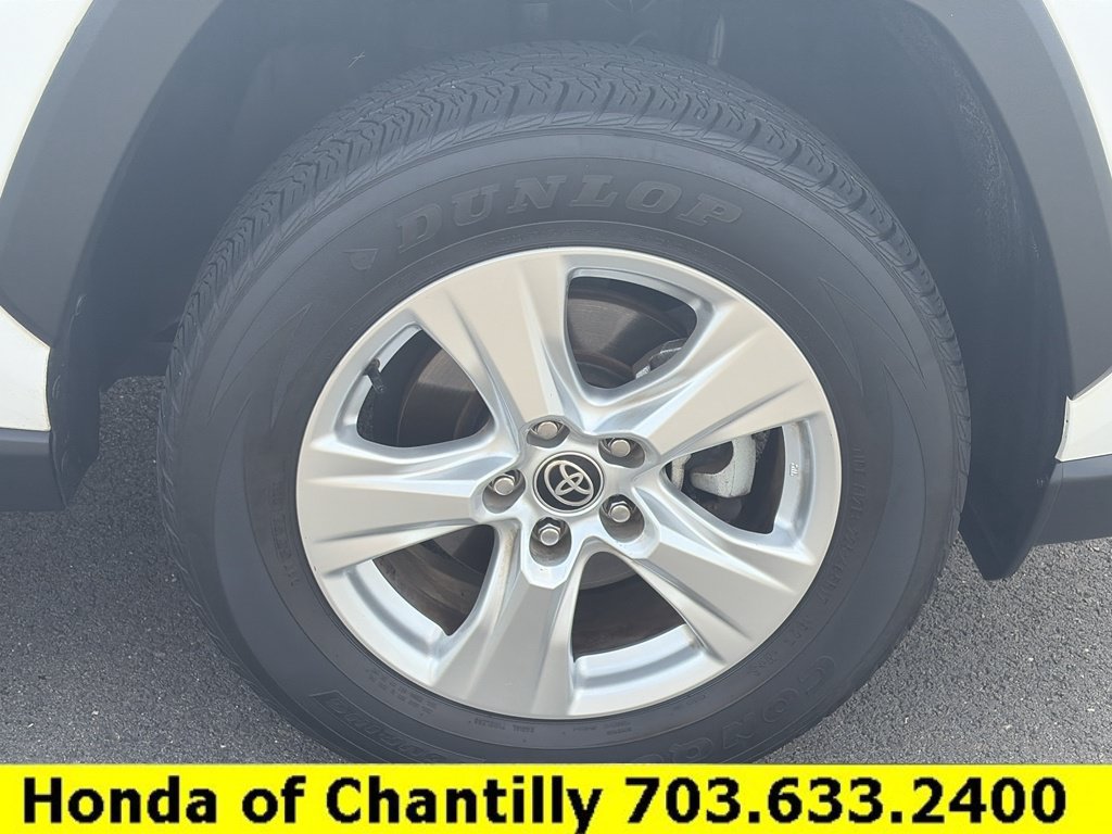Used 2021 Toyota RAV4 XLE AWD/4WD image 29